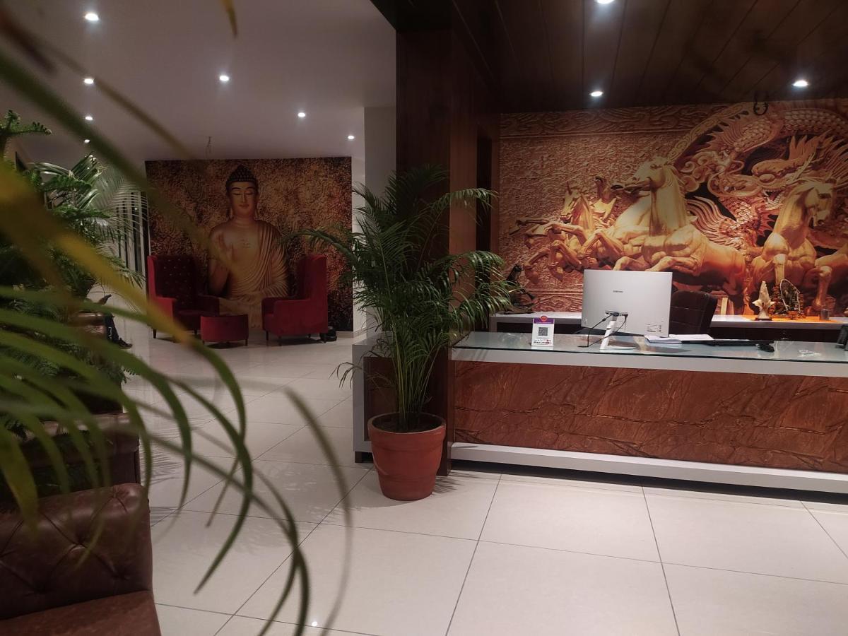 Rajlaxmi Hotel - Free Airport Pickup And Drop Джапур Экстерьер фото